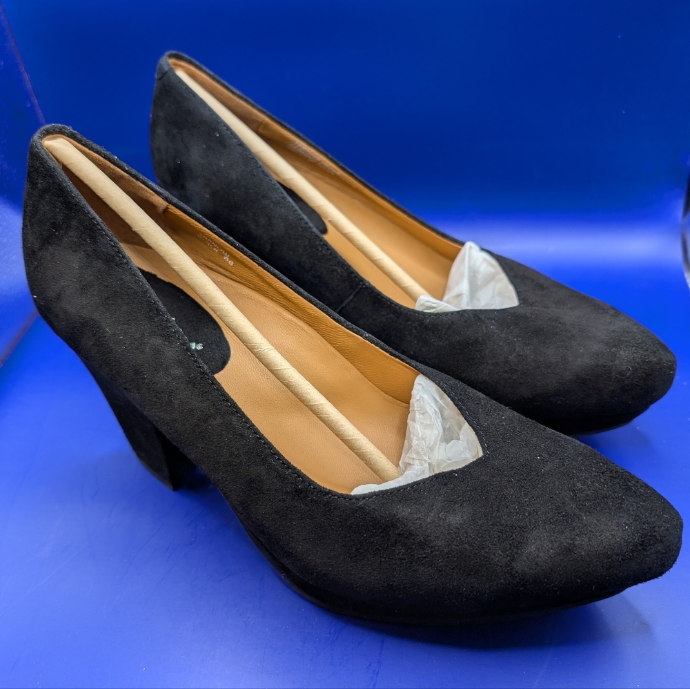 Box#16 Earthies Suede Platform Heels **New**